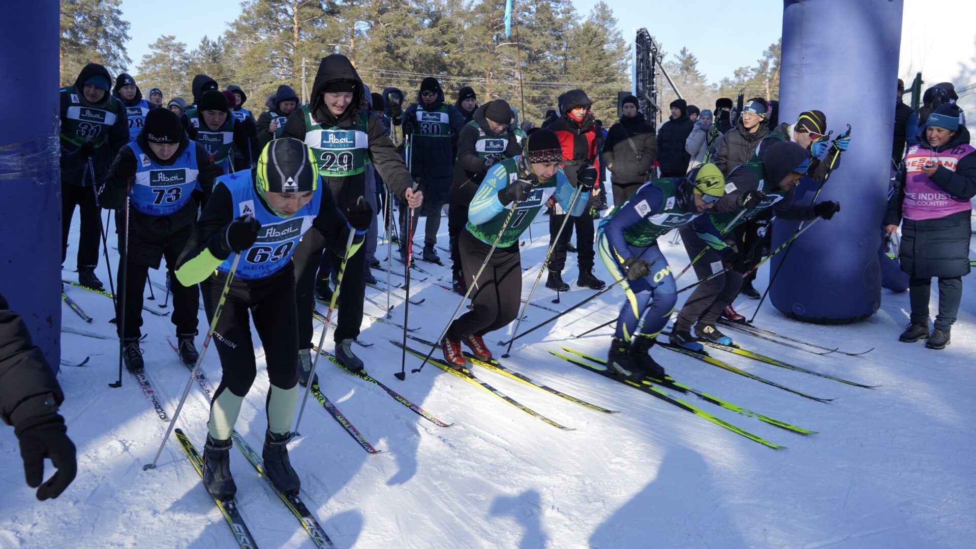 Спортивные ценности: в Семее лыжня объединила поколения против экстремизма
