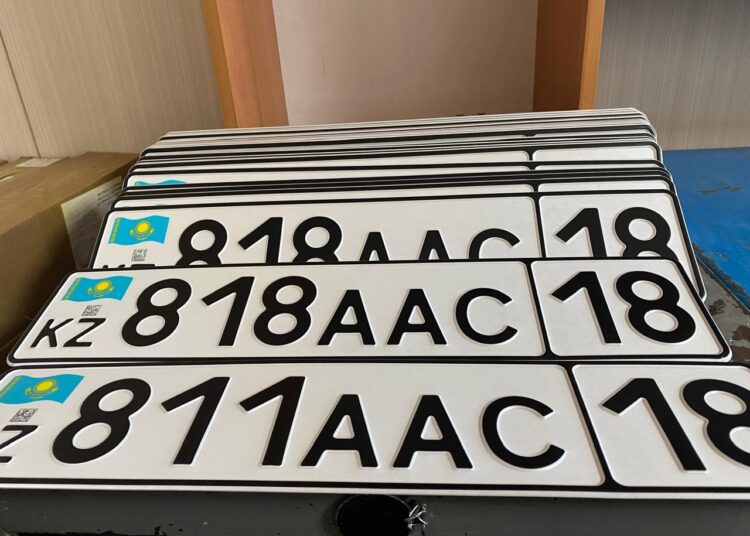В области Абай автовладельцы все чаще сохраняют госномера при продаже машин