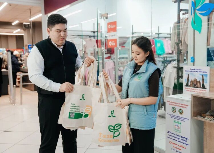 Таза Казахстан: В области Абай прошла акция «Эко культура: Выбирай шоппер!»