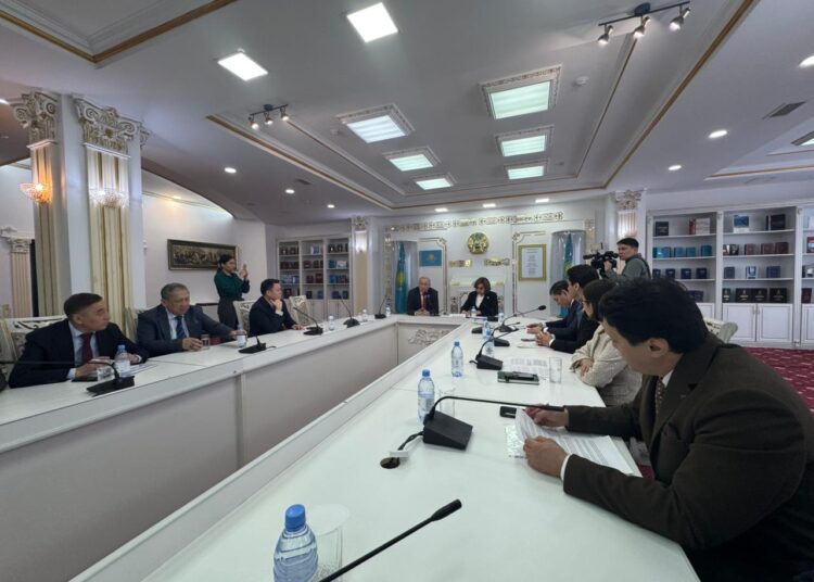 Проект новой Конституции получил поддержку на круглом столе Клуба главных редакторов