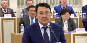 Председатель маслихата области Абай Шалкар Байбеков выступил на заседании Комиссии по конституционной реформе