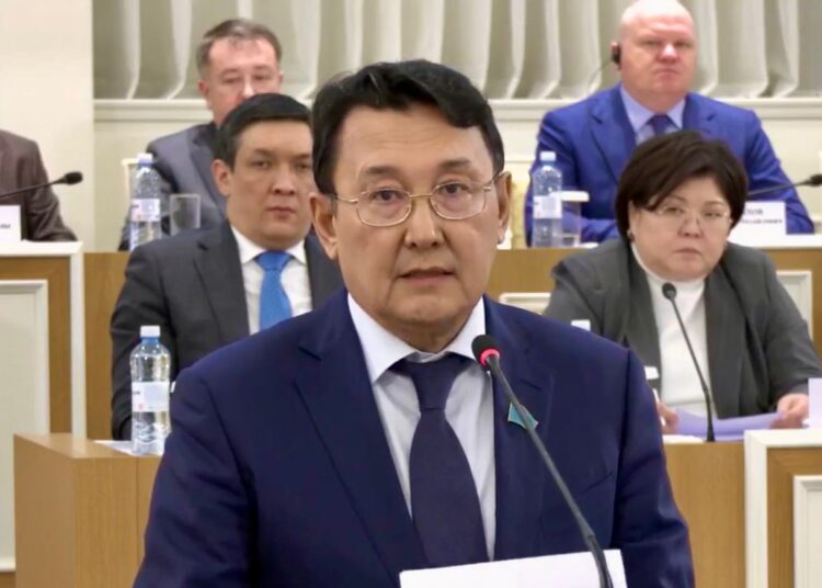 Председатель маслихата области Абай Шалкар Байбеков выступил на заседании Комиссии по конституционной реформе