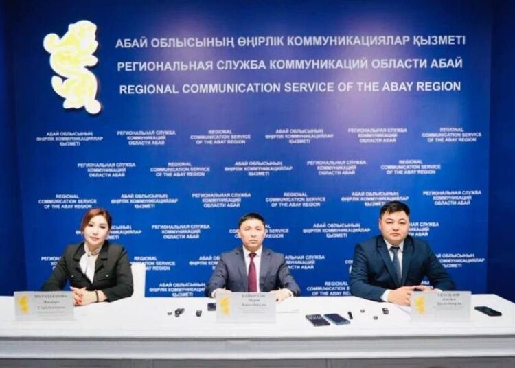 В Семее асфальт уложили на территориях 40 дворов