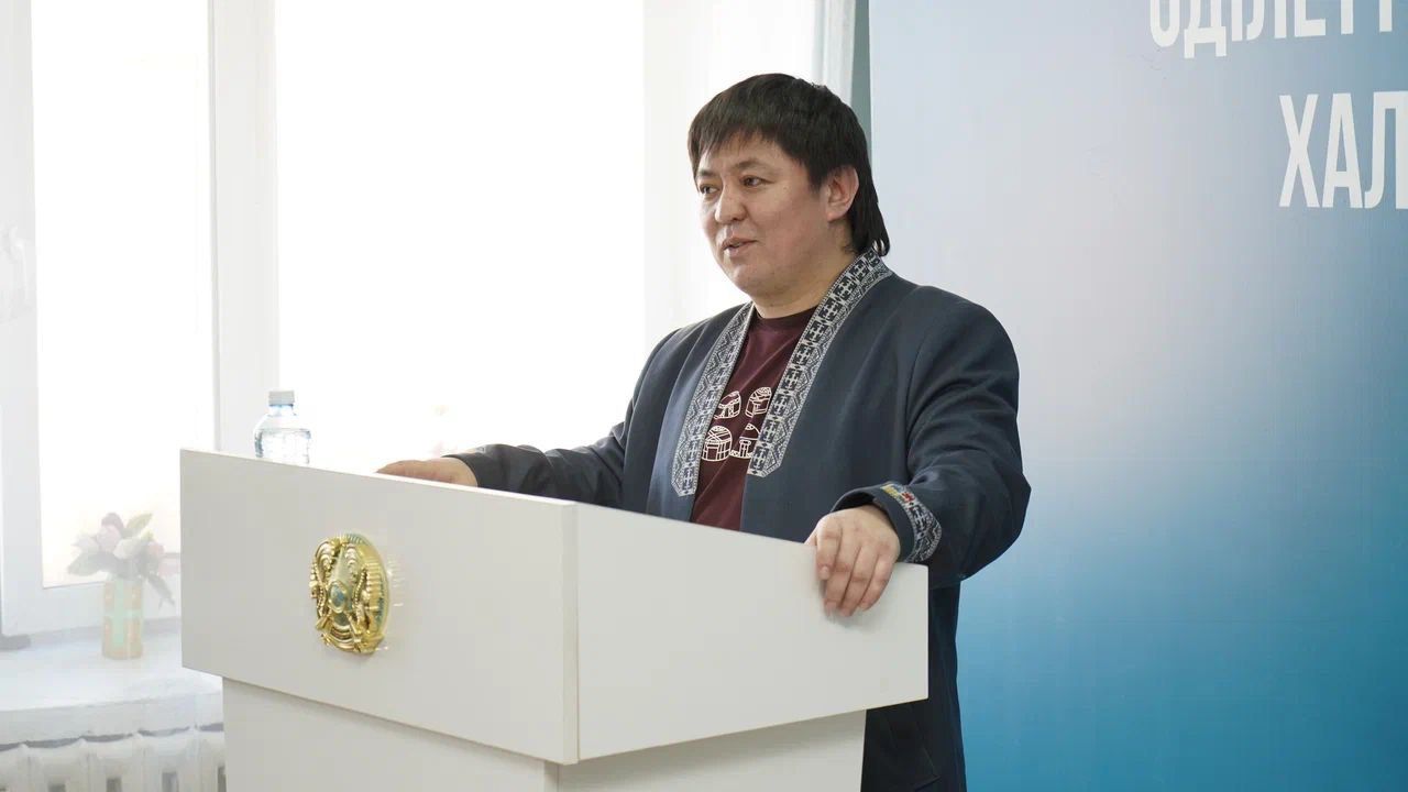 В СЕМЕЕ СОСТОЯЛАСЬ ВСТРЕЧА С КОЛЛЕКТИВОМ ДВОРЦА ТВОРЧЕСТВА ПО ПРОЕКТУ КОНСТИТУЦИИ