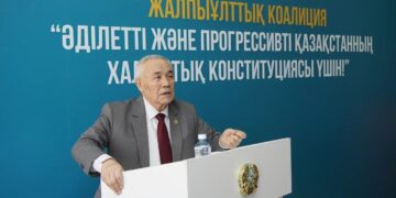 В СЕМЕЕ СОСТОЯЛАСЬ ВСТРЕЧА С КОЛЛЕКТИВОМ ДВОРЦА ТВОРЧЕСТВА ПО ПРОЕКТУ КОНСТИТУЦИИ