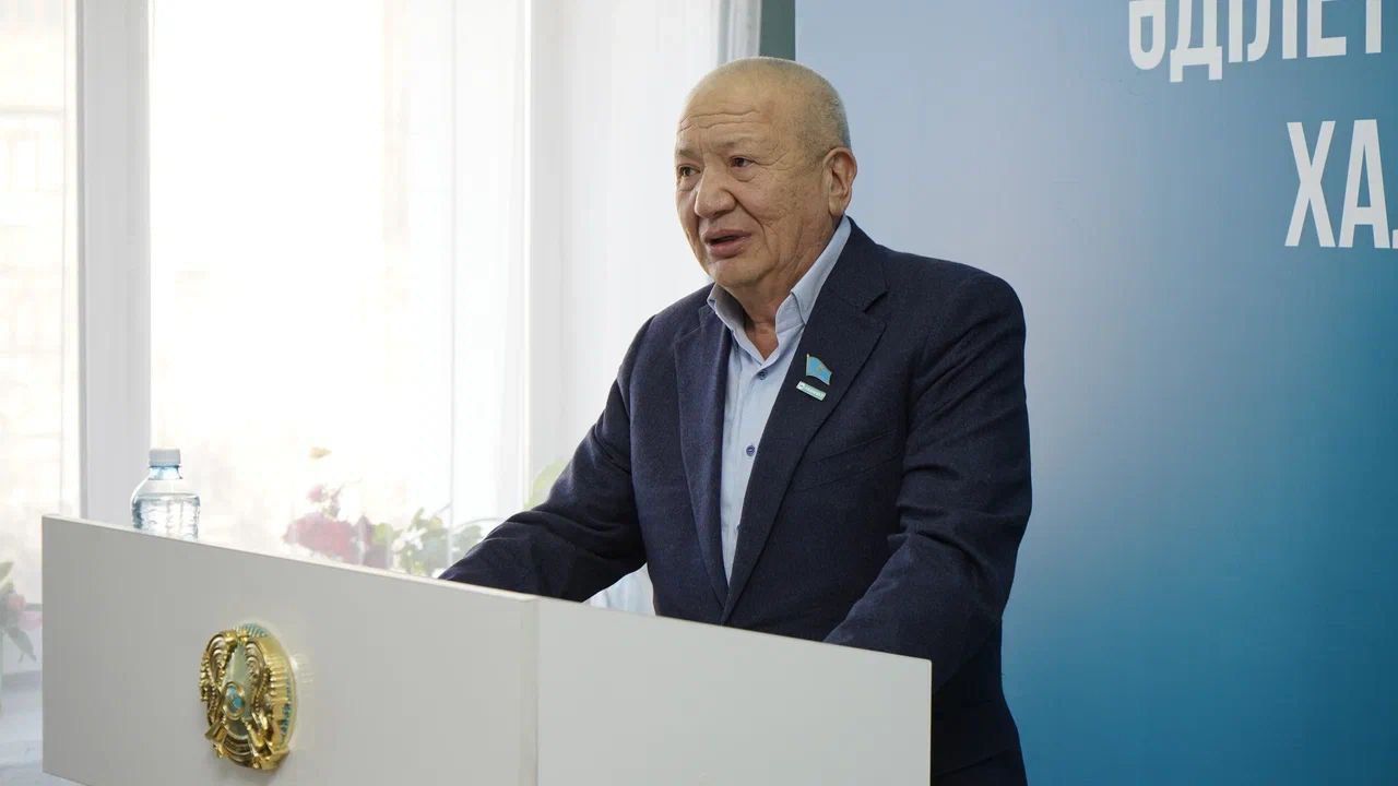 В СЕМЕЕ СОСТОЯЛАСЬ ВСТРЕЧА С КОЛЛЕКТИВОМ ДВОРЦА ТВОРЧЕСТВА ПО ПРОЕКТУ КОНСТИТУЦИИ