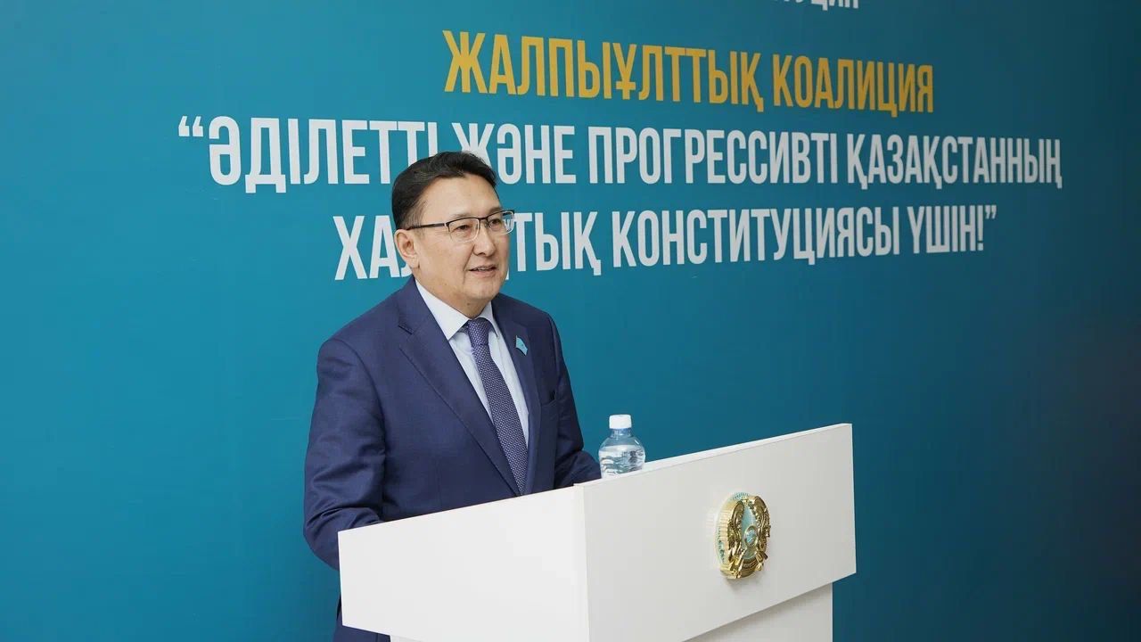 В СЕМЕЕ СОСТОЯЛАСЬ ВСТРЕЧА С КОЛЛЕКТИВОМ ДВОРЦА ТВОРЧЕСТВА ПО ПРОЕКТУ КОНСТИТУЦИИ