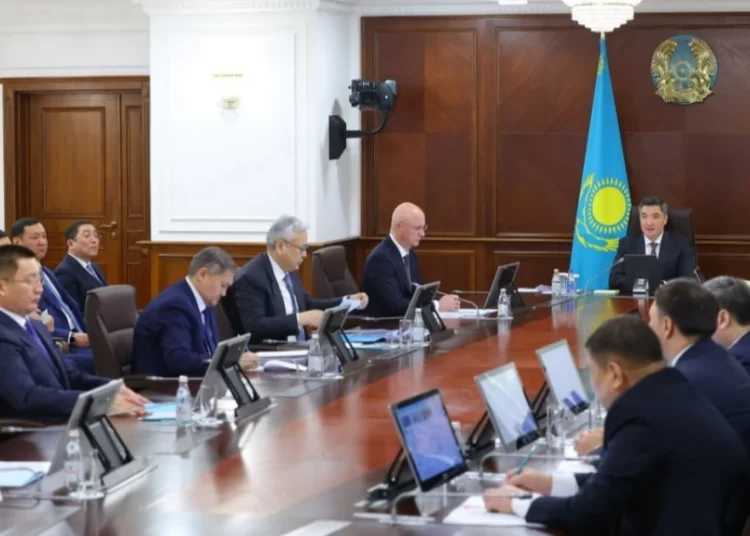 Олжас Бектенов поручил усилить работу по внедрению отечественных технологий в геологоразведке