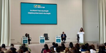 В Семее прошла экспромт-встреча в поддержку проекта новой Конституции