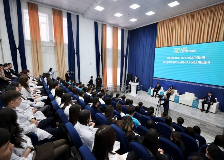 Молодежь области Абай поддерживает Новую Конституцию