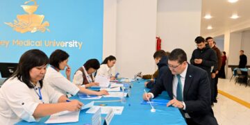 Аким области Абай проголосовал на референдуме