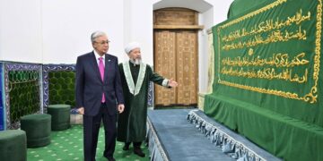 Президент посетил мавзолей Ходжи Ахмеда Яссауи