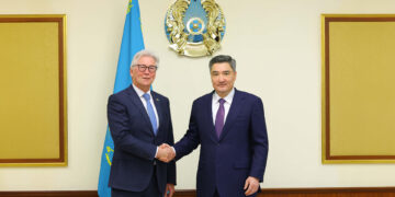 Олжас Бектенов обсудил с руководством Air Products сотрудничество в сферах газохимии и промышленных технологий