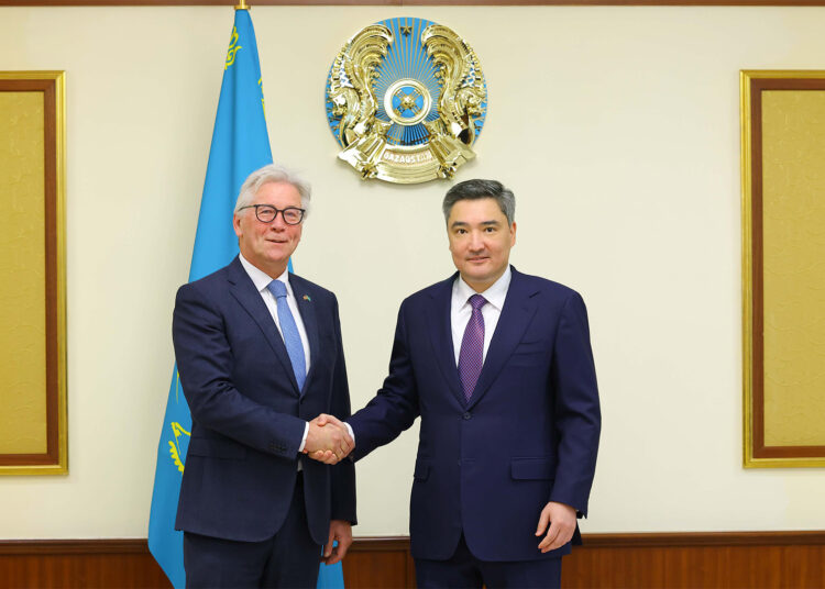 Олжас Бектенов обсудил с руководством Air Products сотрудничество в сферах газохимии и промышленных технологий