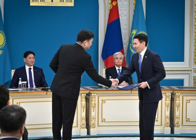 Казахстан и Монголия подписали 13 документов