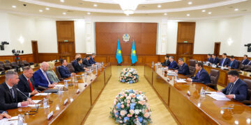 Олжас Бектенов провел встречу с мировыми производителями сельхозтехники: подписаны новые соглашения о локализации производств в Казахстане