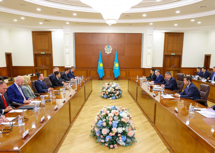 Олжас Бектенов провел встречу с мировыми производителями сельхозтехники: подписаны новые соглашения о локализации производств в Казахстане