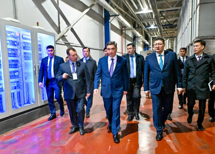 Олжас Бектенов проверил исполнение поставленных Президентом задач по реализации индустриальных и социальных проектов в области Абай