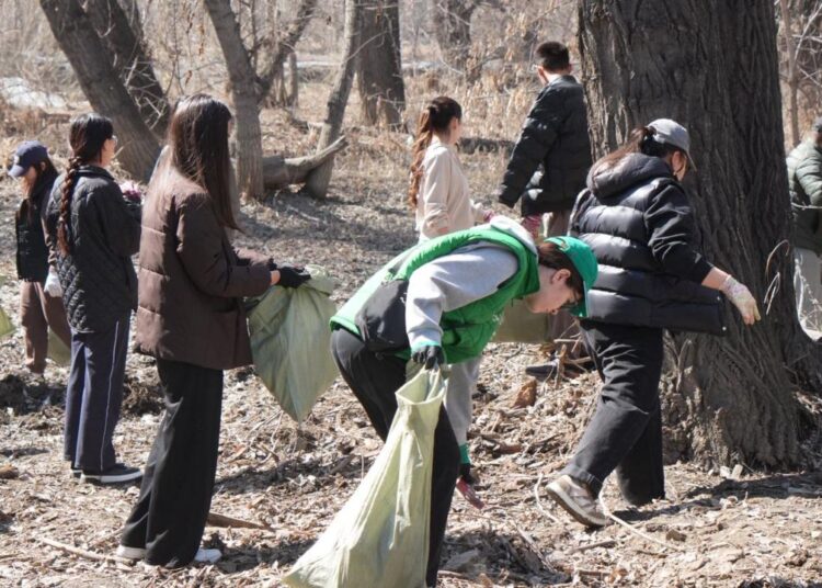 В Семее молодежь провела экологическую акцию в рамках программы «Таза Қазақстан»