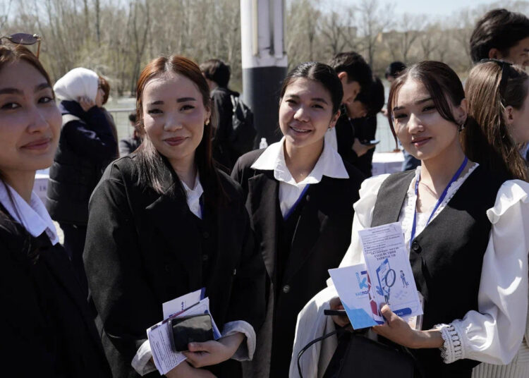 В Семее прошла ярмарка вакансий «Адал адам – адал еңбек»