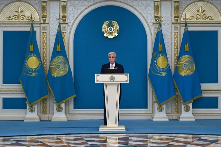 Разработать программу поддержки работников ПМСП поручил Токаев
