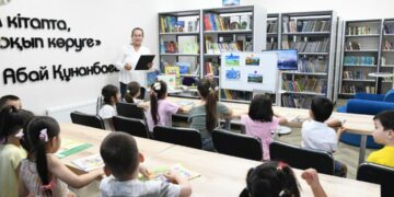 Экочас провели в столичной библиотеке для дошколят