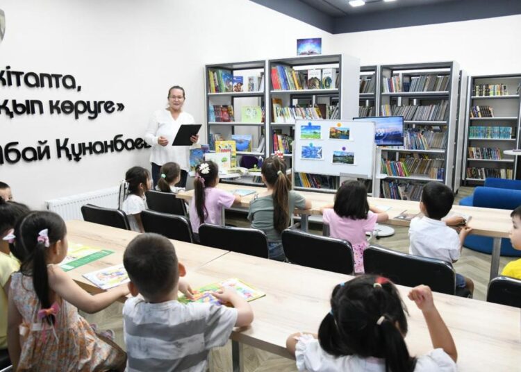 Экочас провели в столичной библиотеке для дошколят