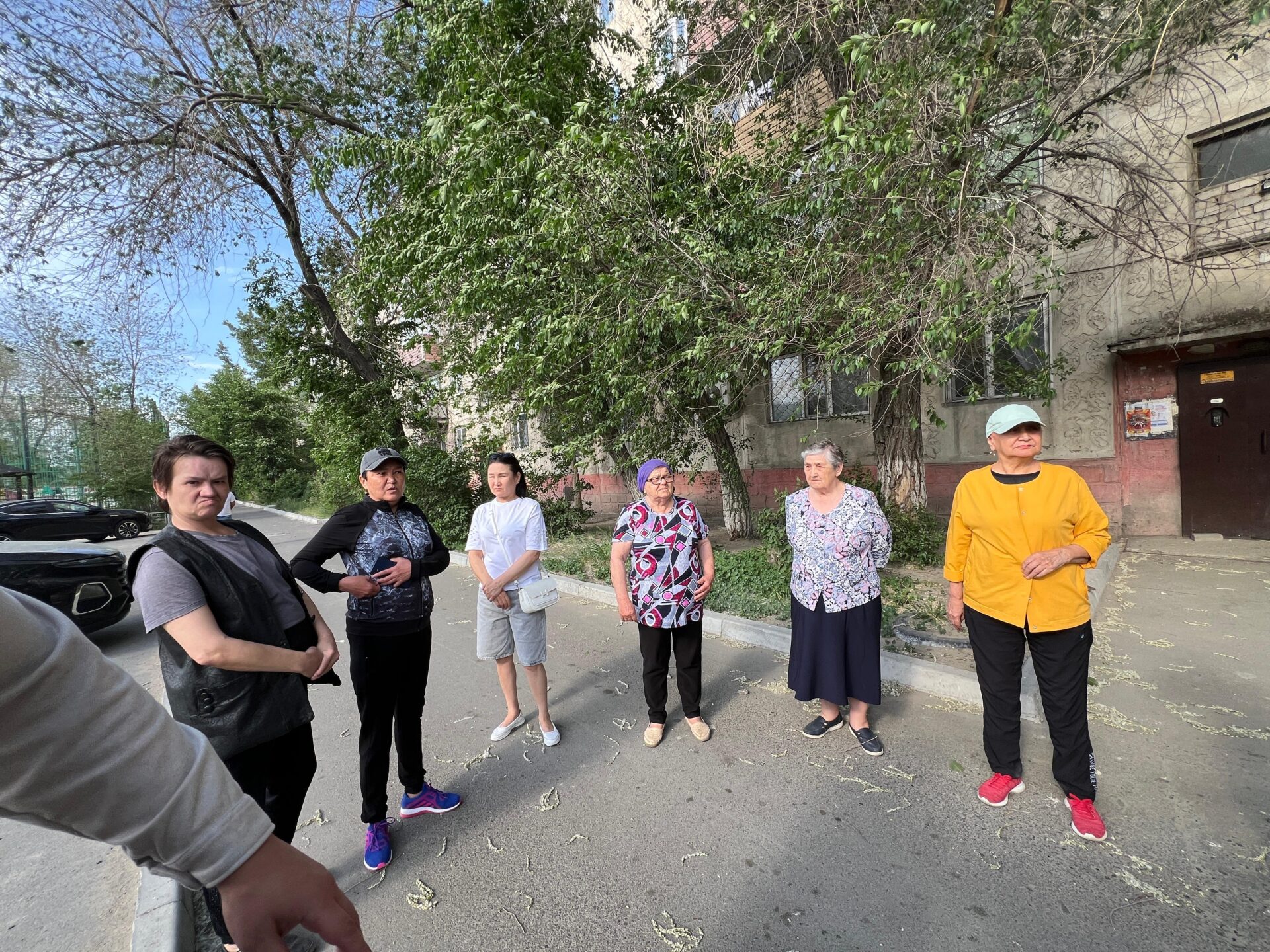 Партия «AMANAT» помогла решить многолетнюю проблему жителей многоэтажки в Семее
