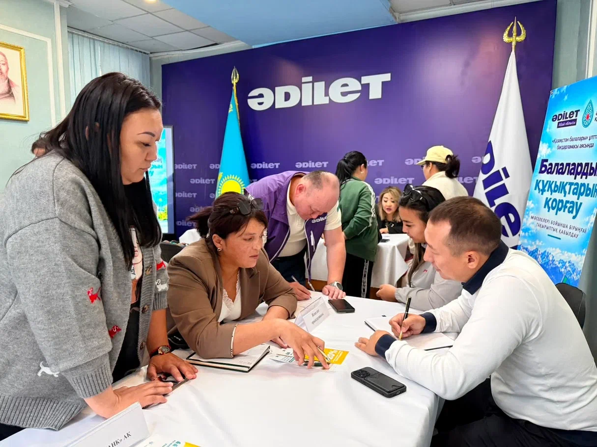 На общественном приеме партии «Әділет» области Абай рассмотрели вопросы детей и семей