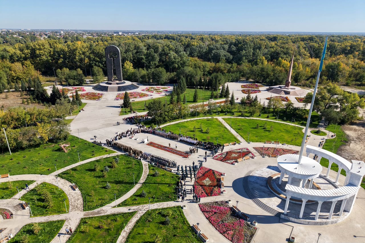 В области Абай впервые проводили призывников в армию в новом формате